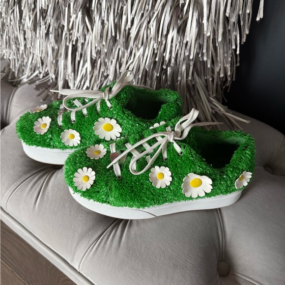 Dolls Kill Grass Green Daisy Sneakers - Picture 5 of 6